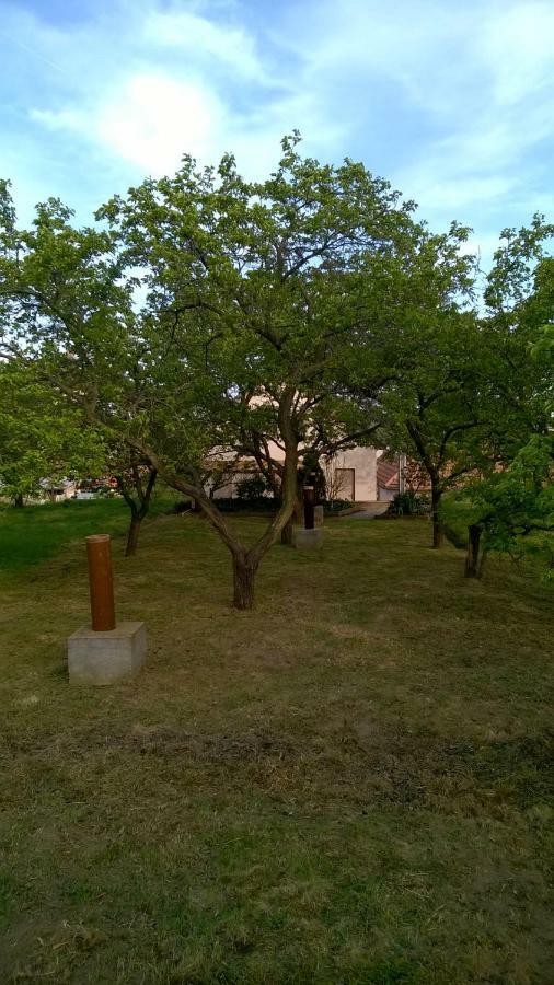 Ubytovani U Krizu Bulhary Luaran gambar